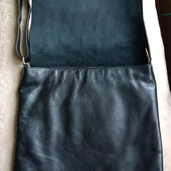 New York Toronto Crossbody leather bag. - Picture 2 of 4